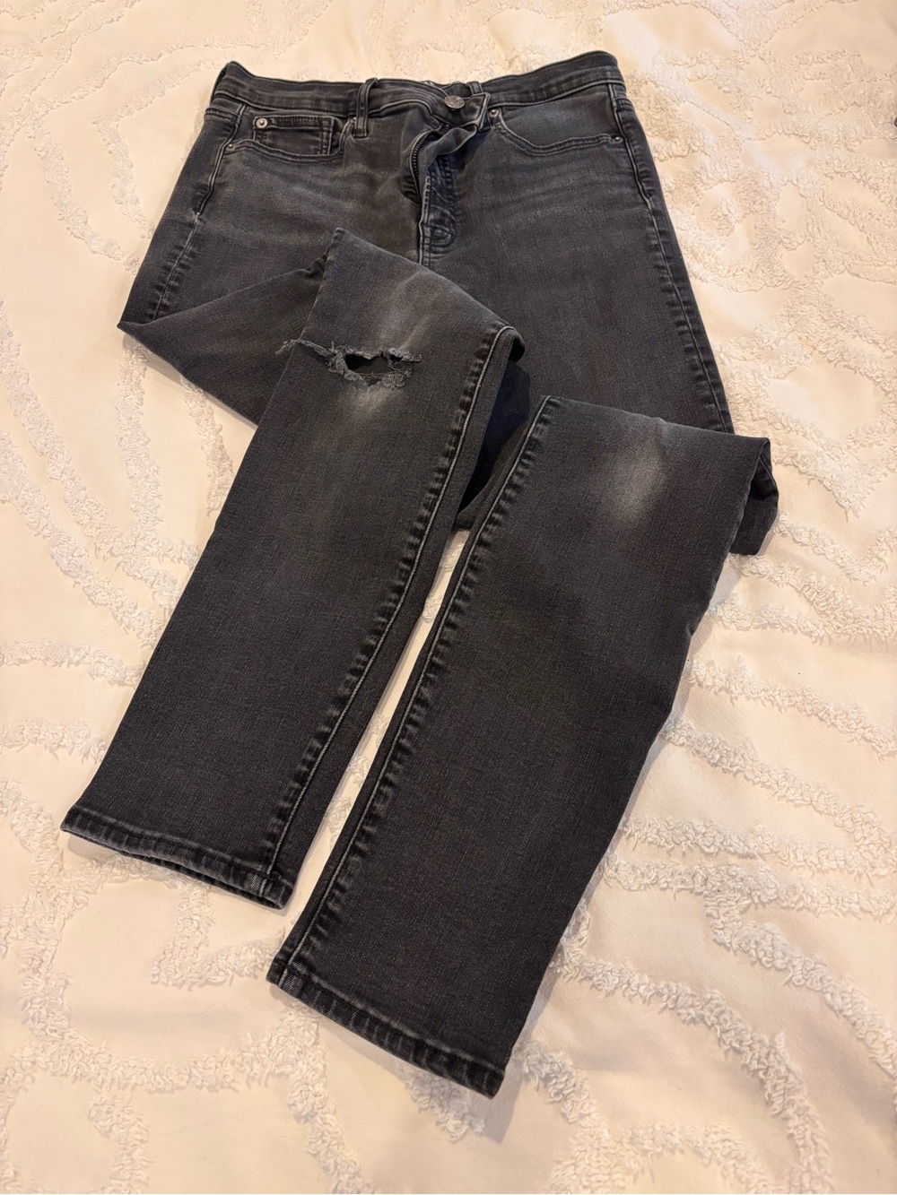 GAP Women's Skinny Jeans in Washed Black